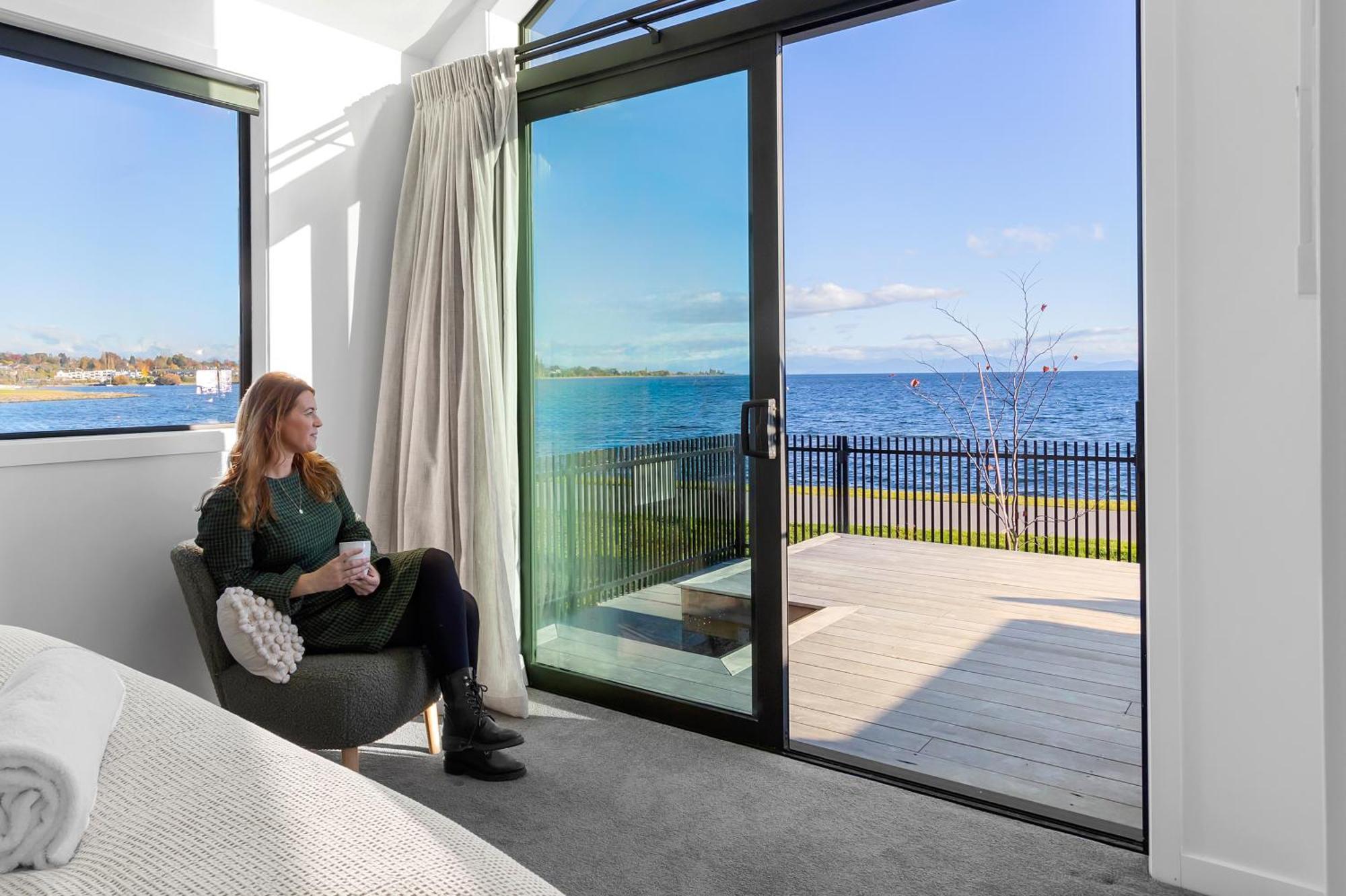 Absolute Lakefront House Таупо Екстериор снимка